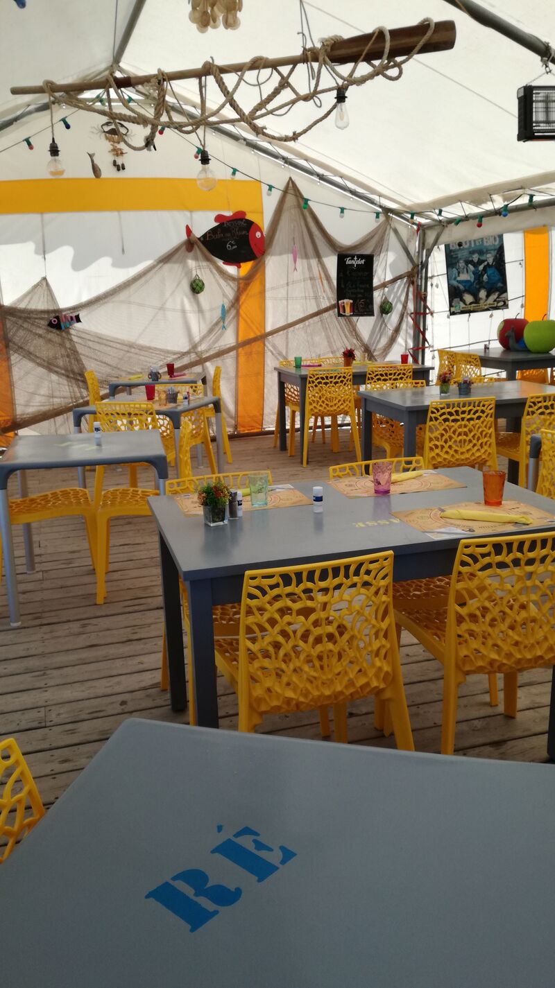 Une partie de la salle