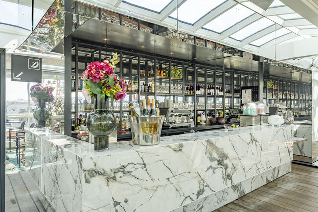 Bar, avec une large sélection de boissons