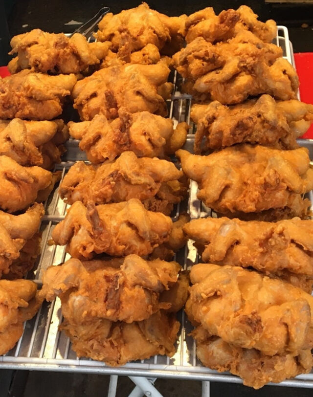 frit et servis en entier croustillant