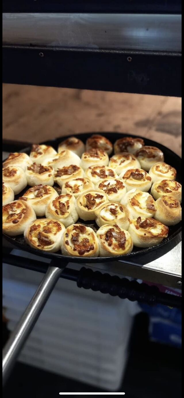 Pizza Brötchen mit Dönerfleisch