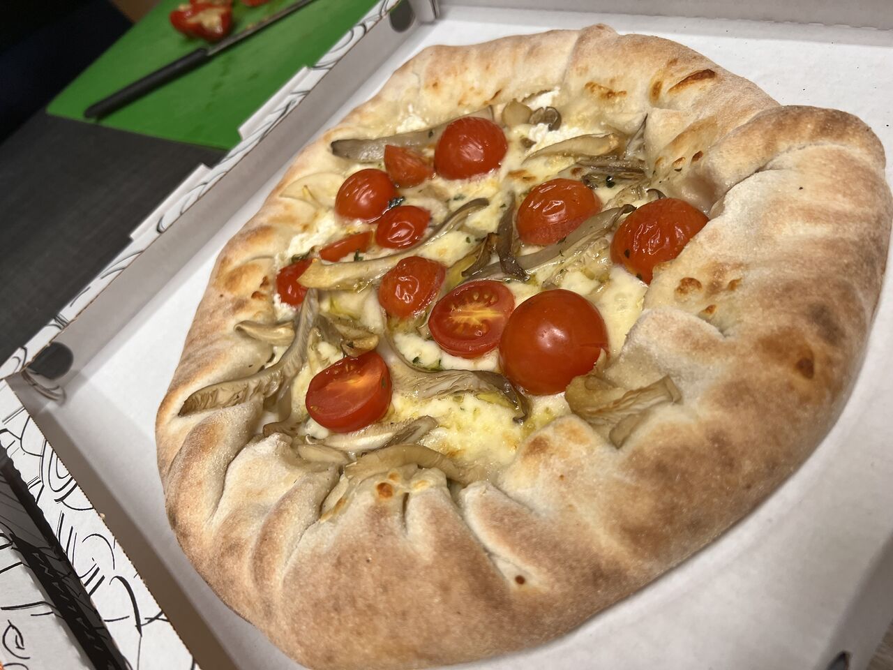 Bordo ripieno di ricotta
Bianca con funghi di carne e cherry 