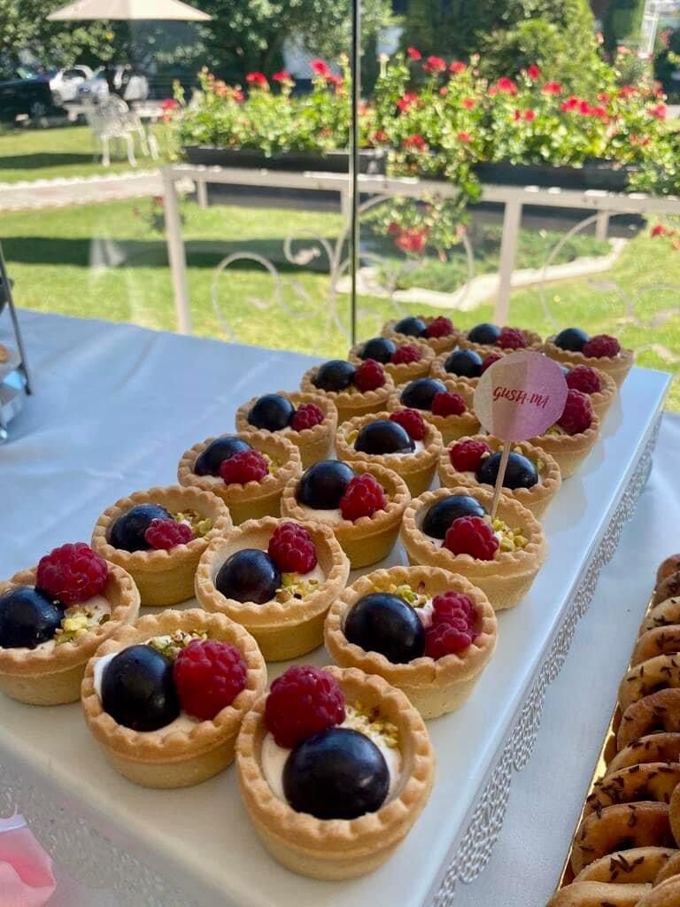 Tarte cu vanilie și fructe