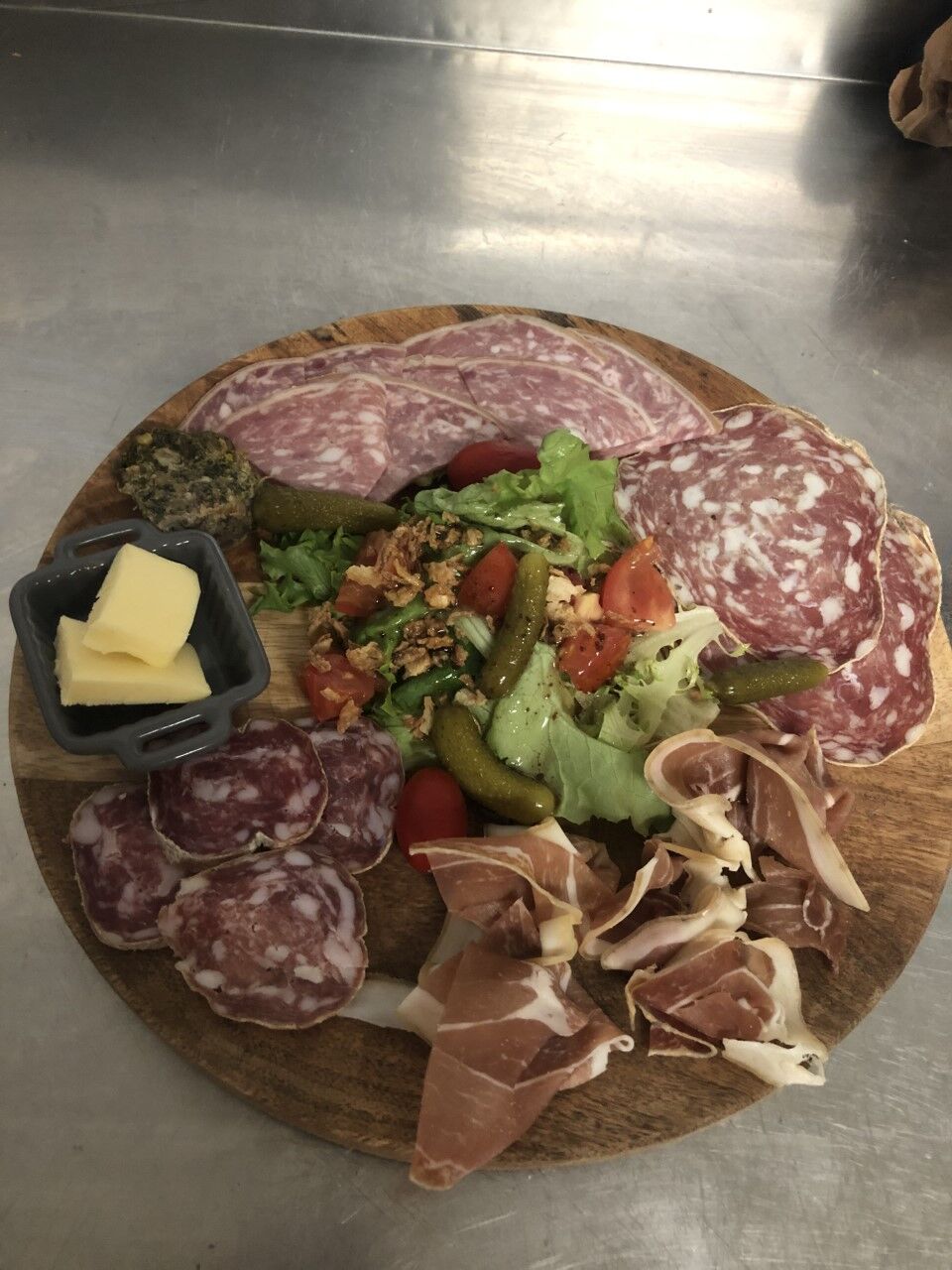 notre planche de charcuterie a partagé