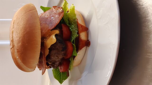 26.10-30.10.2020 si můžete pochutnat na HOVĚZÍM BURGERU