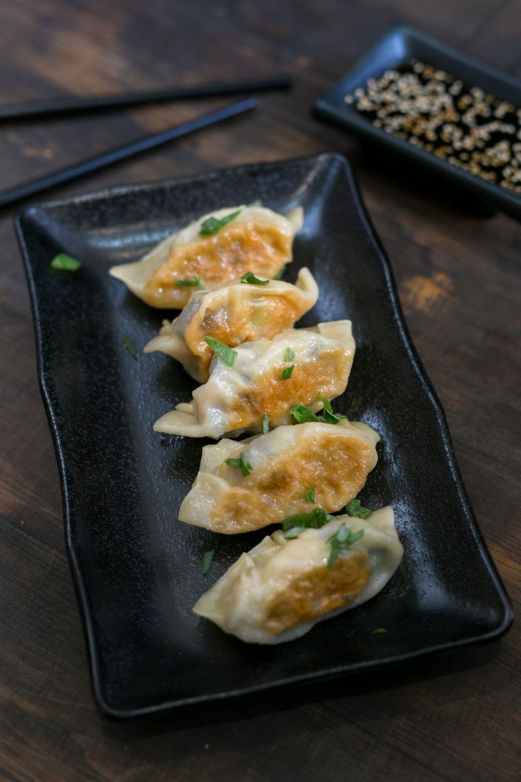 Gyoza de carne con un toque huancaina