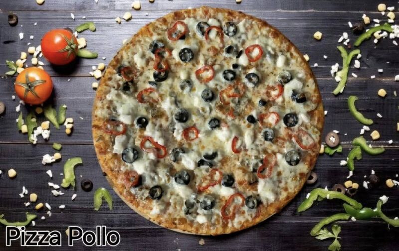 Sos rosii, mozzarella, piept de pui, ardei, masline.