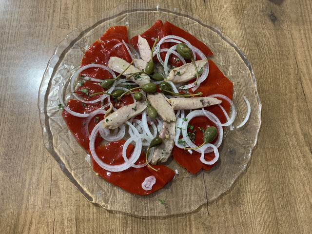 ENSALADA DE VENTRESCA Y PIQUILLO