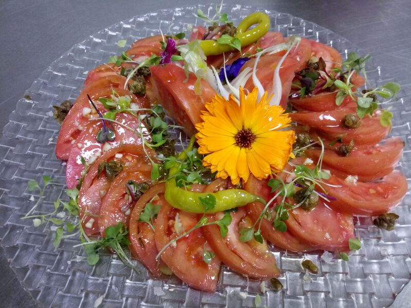 Tomate valenciano con capellà torrat y gildas