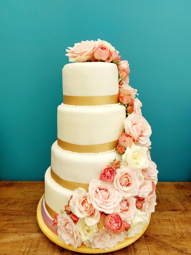 gâteau de mariage fleurs naurelles