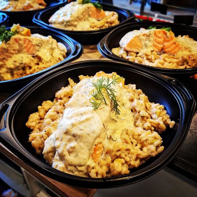 Pavé de saumon bio et son risotto aux poireaux à la sauce à l'aneth