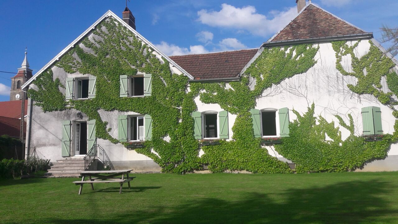 Une demeure de charme du 17° siècle en Vallée de l'Ognon
