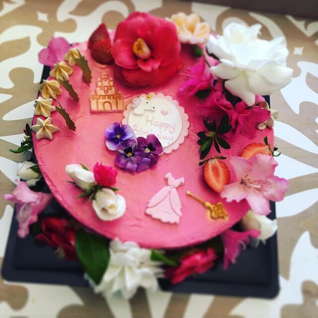 Bavarois fraise 30 personnes - Personnalisable et au nombre de personnes de votre choix - Minimum 10 personnes