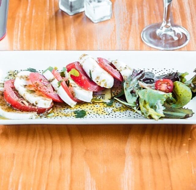 Tomate-mozza à l'italienne, avec sa sauce pesto
