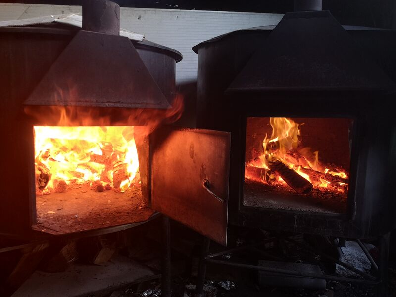 Ao Domingo Cabrito Vitela e Lombo Assado no Forno de lenha