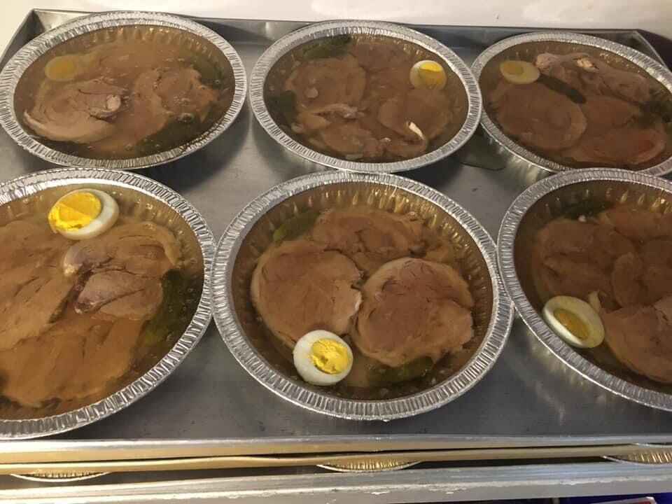 Assiette de cochon de lait en gelée