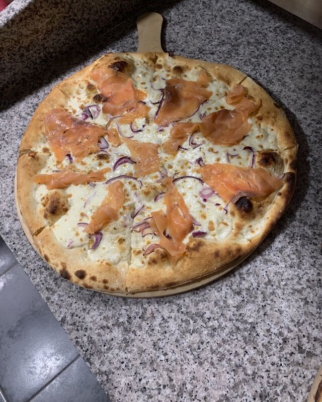 Pizza blanche au saumon