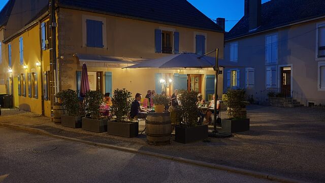 L auberge ..terrasse été 20 places 