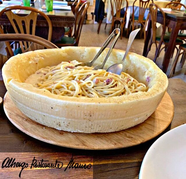 TONNARELLI TIMO E PECORINO, SERVITI NELLA FORMA DI PARMIGIANO