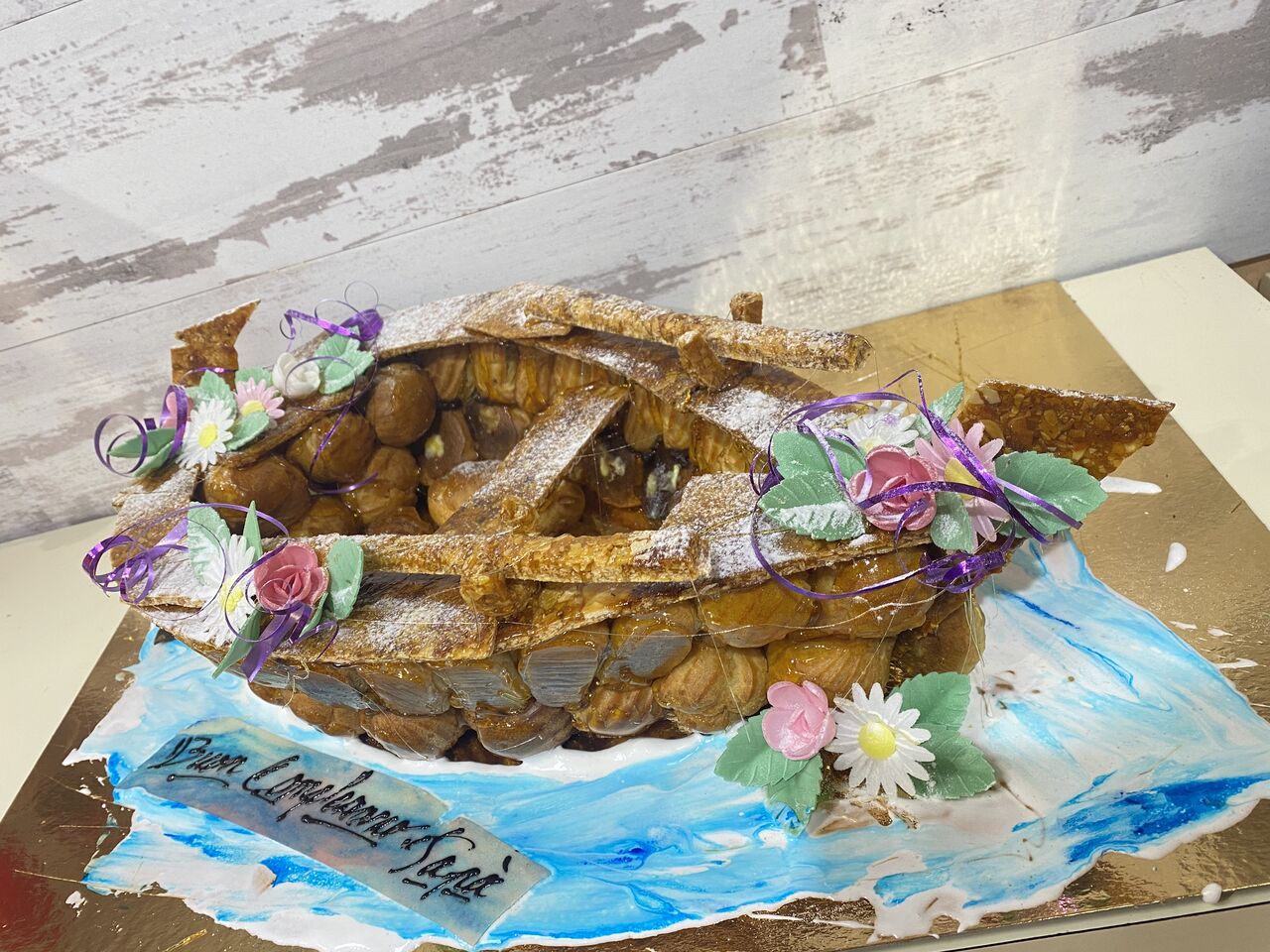 Barque en choux nougatine