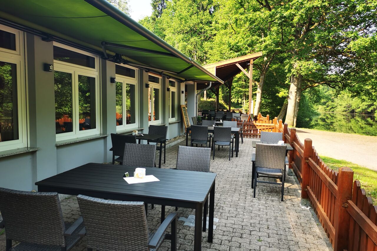 Terrasse direkt am Weiher