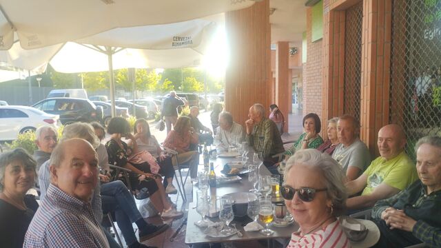 Celebra con tu cuadrilla para tener el gusto de atenderlos.