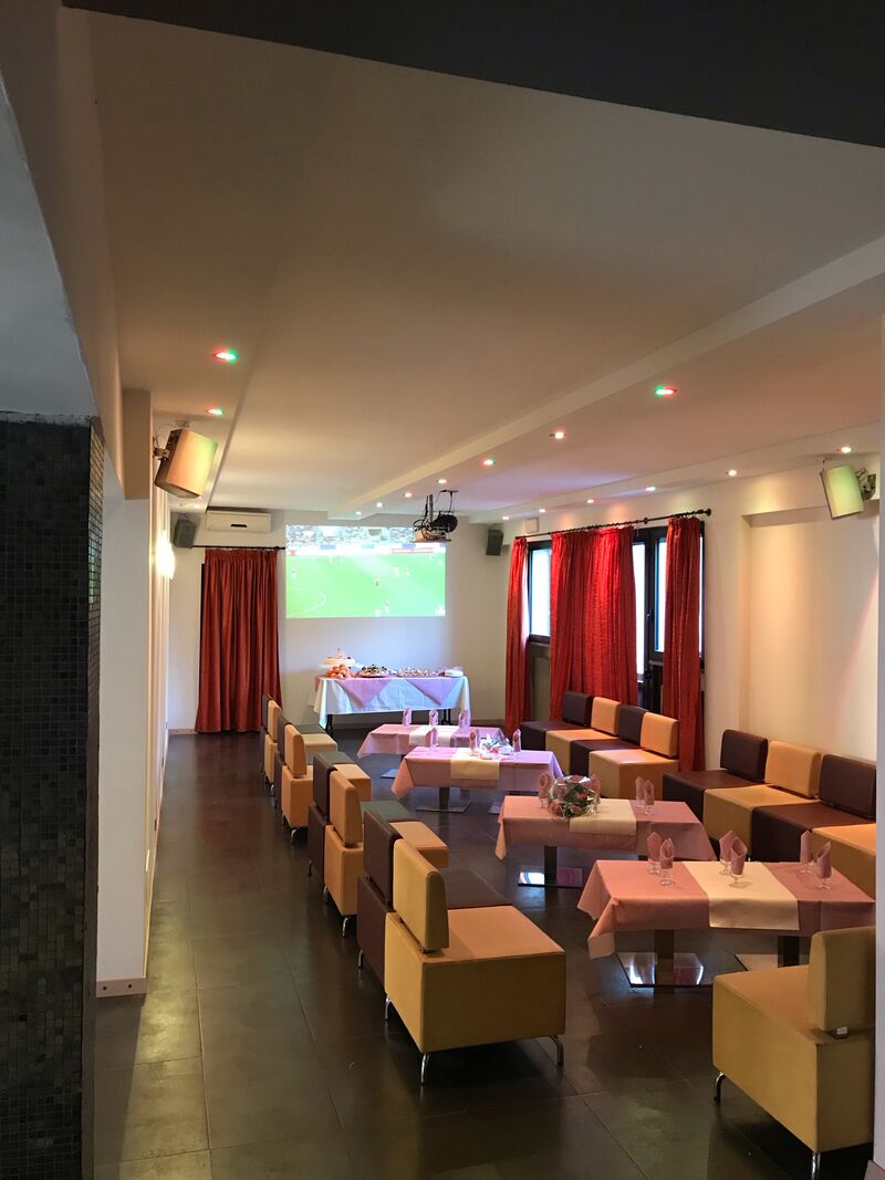 Salone per rinfreschi, compleanni, riunioni di lavoro, ecc...