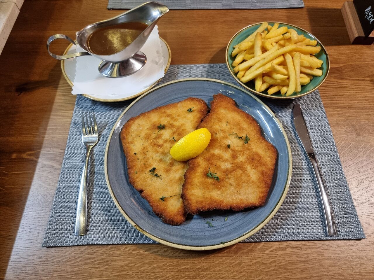 Schnitzel mit Pommes