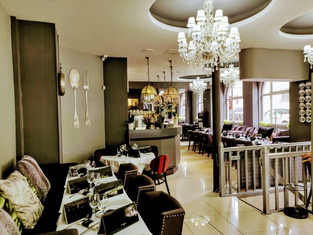 Une grande salle pour vous accueillir 