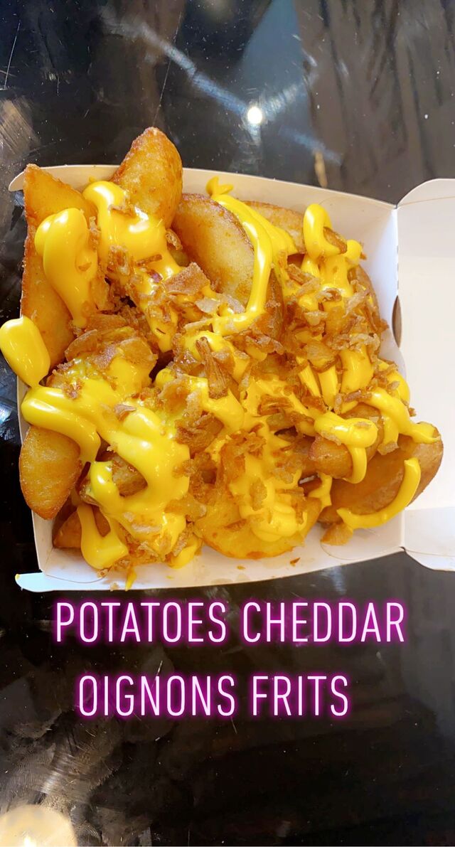 Nos potatoes cheddar oignons frits 4€ la barquette