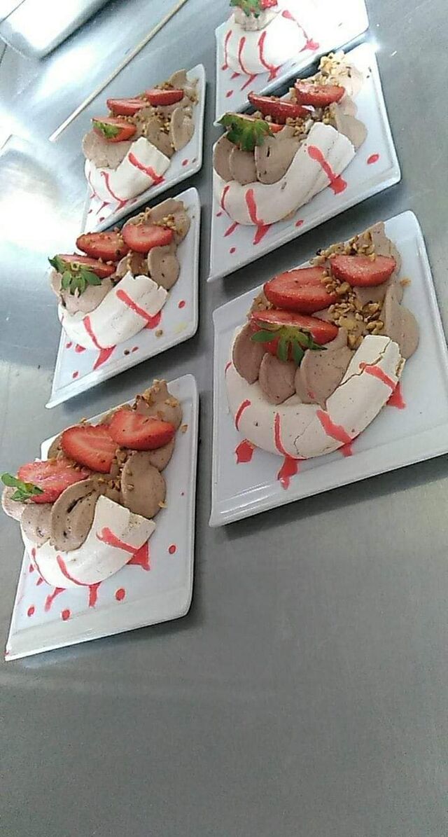 Dessert Pavlova chocolat fraise