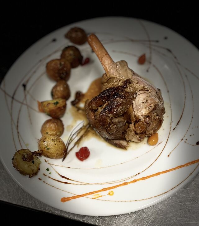 Souris d’agneau confite au thym et miel