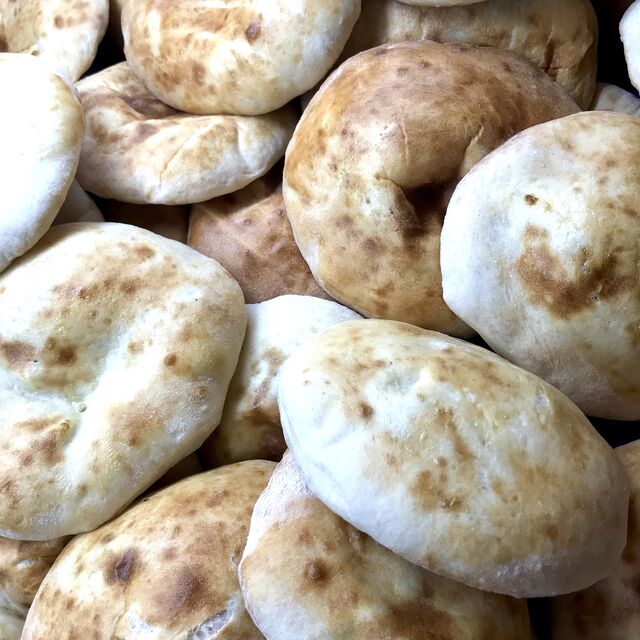 Unser Bäcker backt täglich mehrmals frisches Brot?