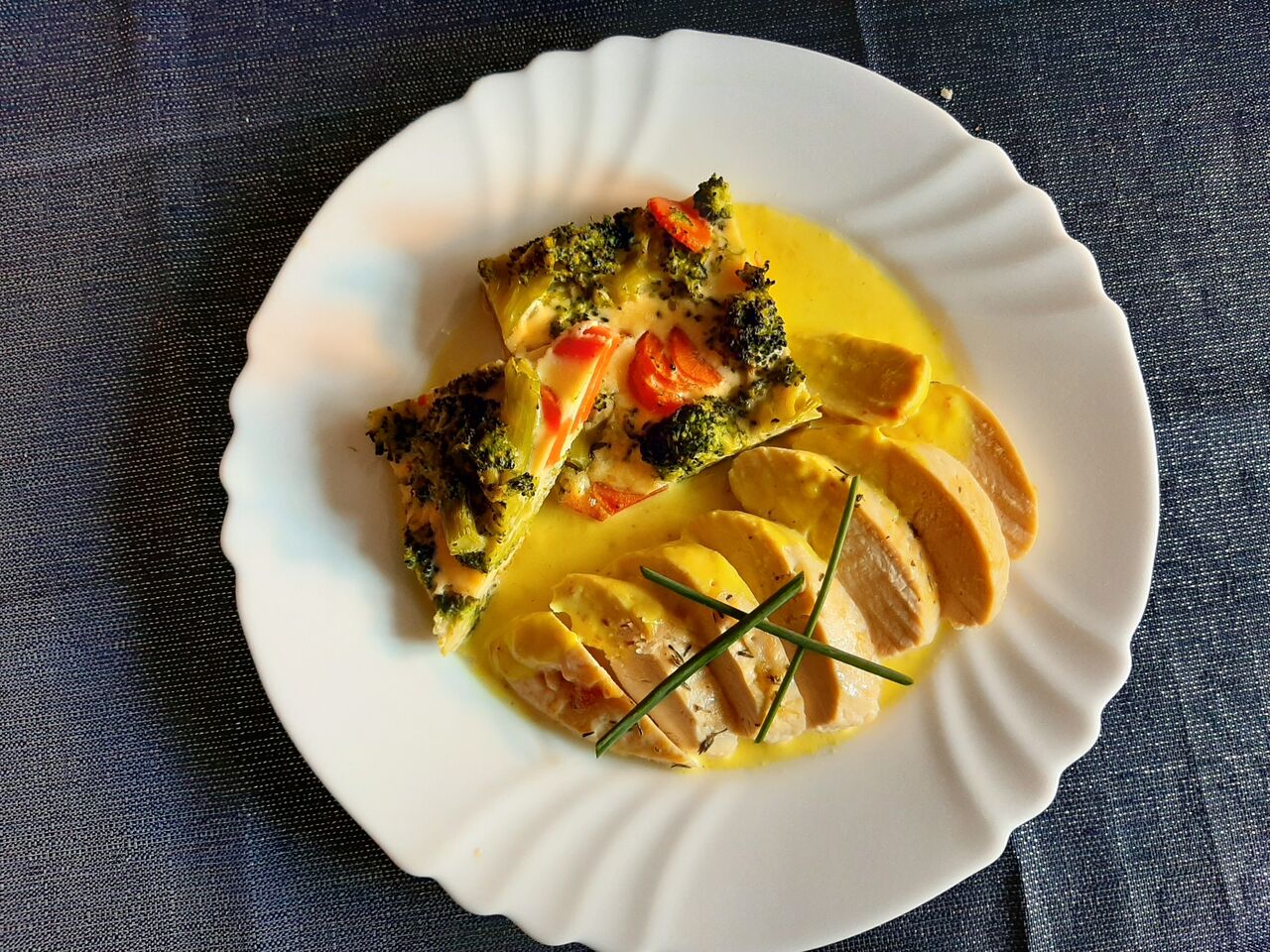 Flan légumes, escalope de poulet cuit à basse température sauce crème poivron rouge corsé à l'ail 