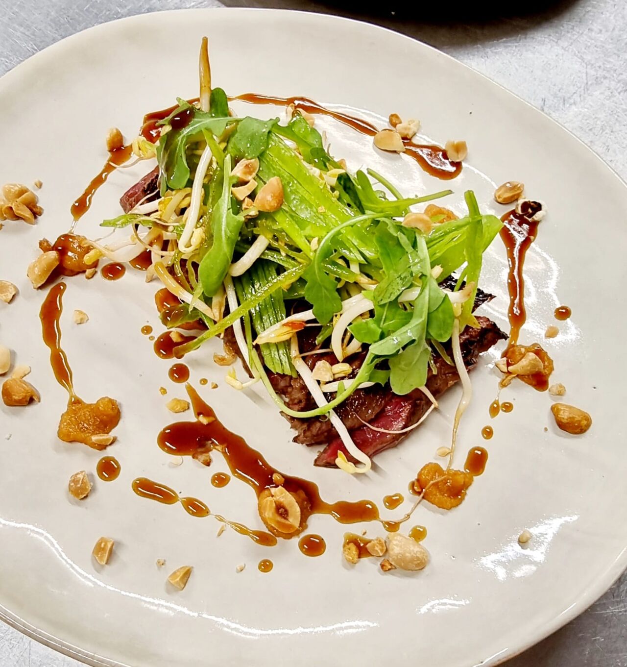-Tagliata de Bœuf (Bœuf tranché), sauce saté (sauce cacahuète)