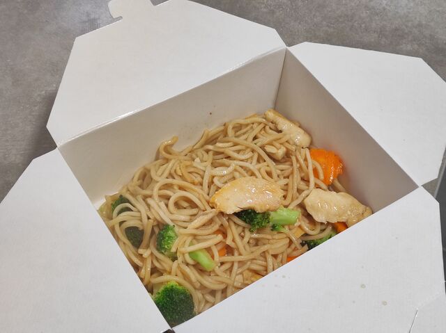 Nouilles Sautées Poulet - ผัดหมี่เหลืองไก่