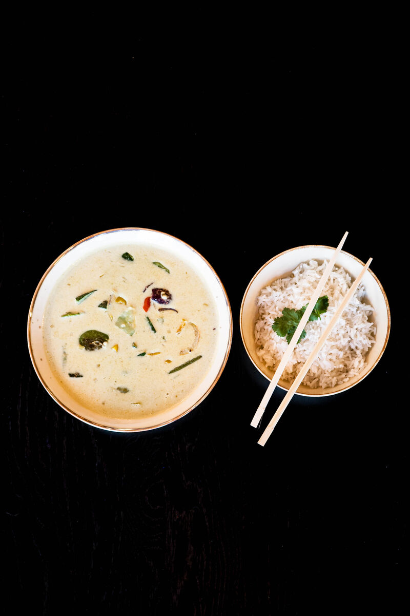 Zielone, wegańskie curry z warzywami 