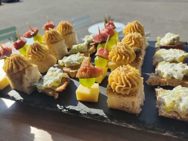 Assortiments de canapés salés