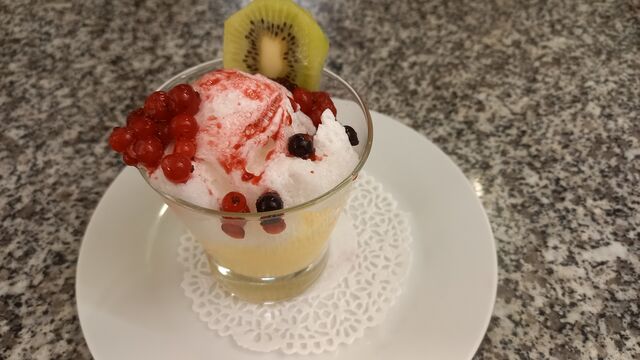 Iles flottantes aux fruits rouges