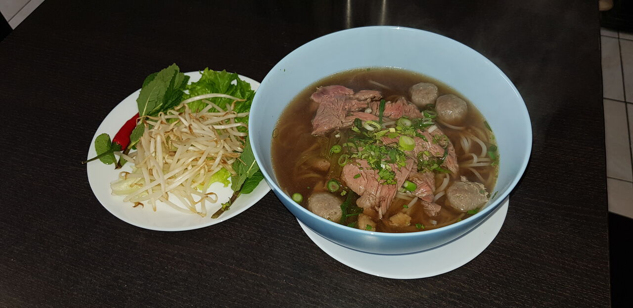 Soupe PHÔ ...Trop bon le bouillon sur place ou à emporter 11€