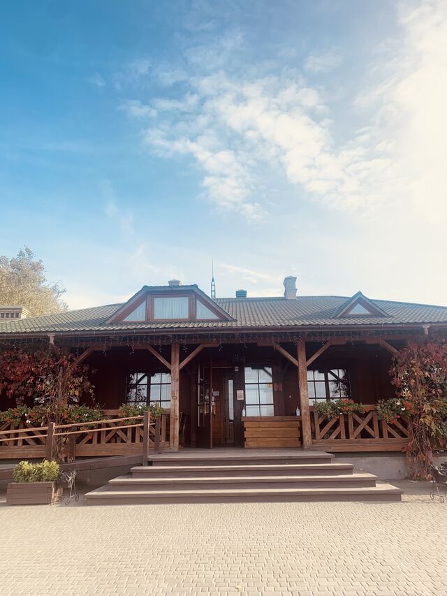 Осінній фасад.