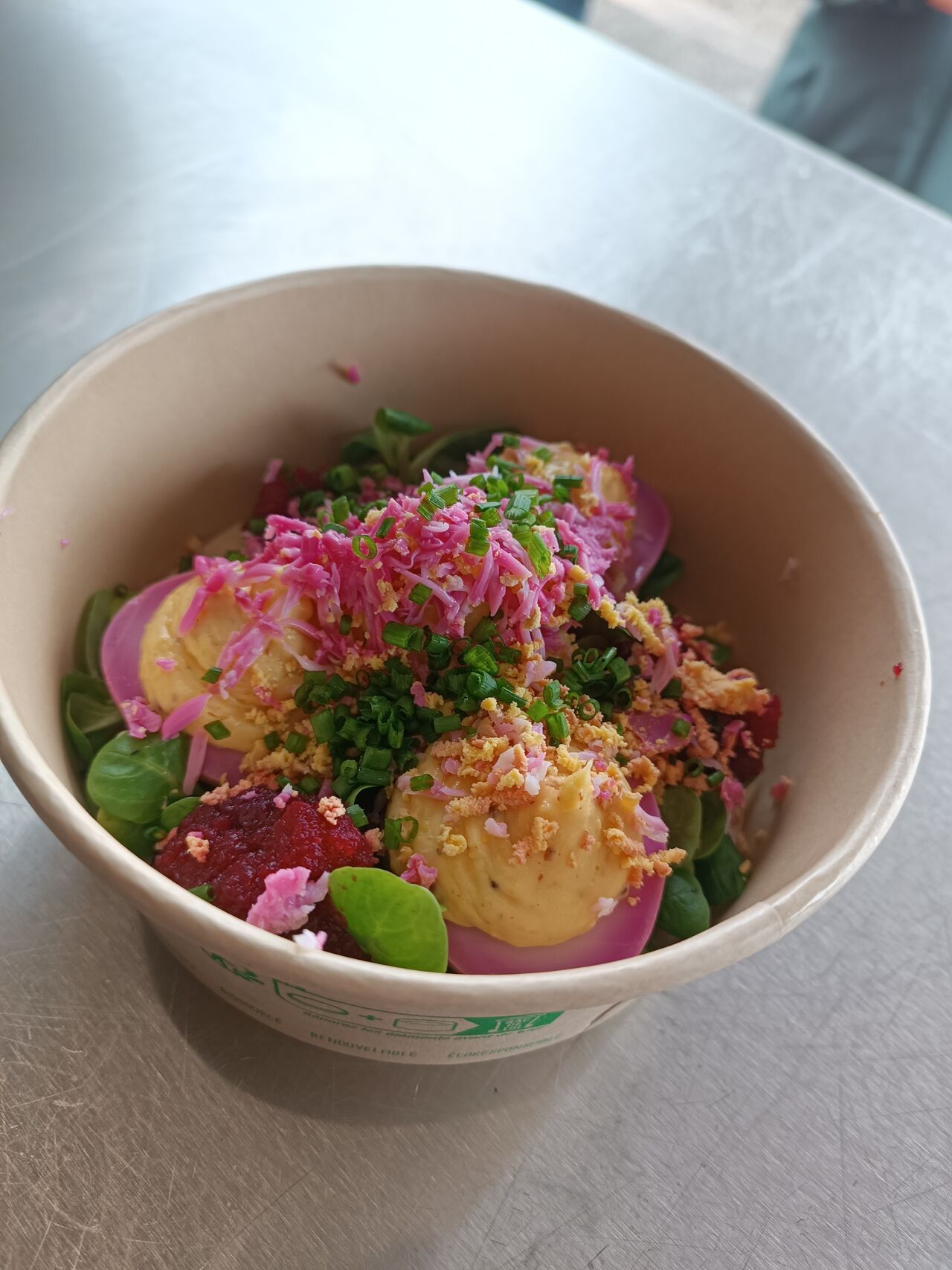 Oeufs mimosa betterave 