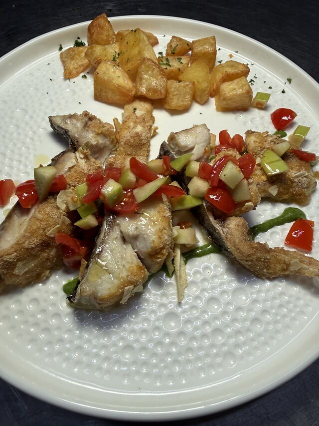 Ombrina , pomodorini Piccadilly mela smith e basilico con patate