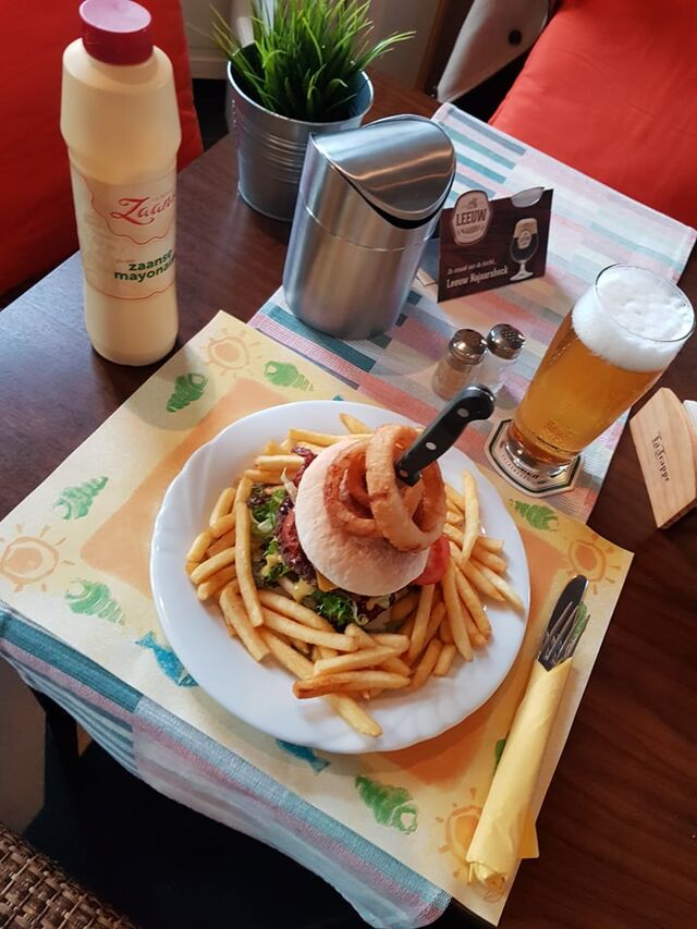 XL-Hamburger met frietjes :)