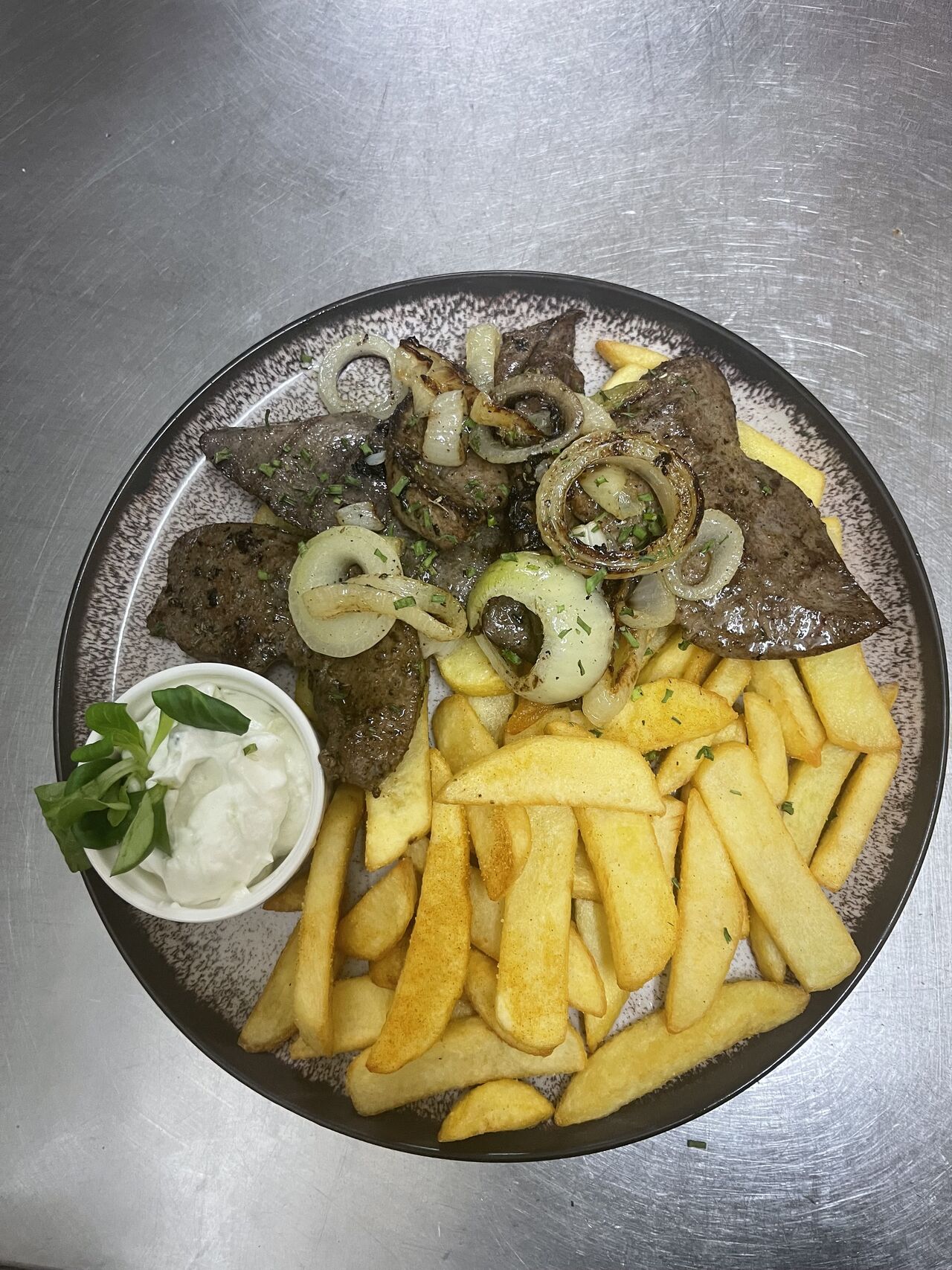 Leber mit Pommes frites