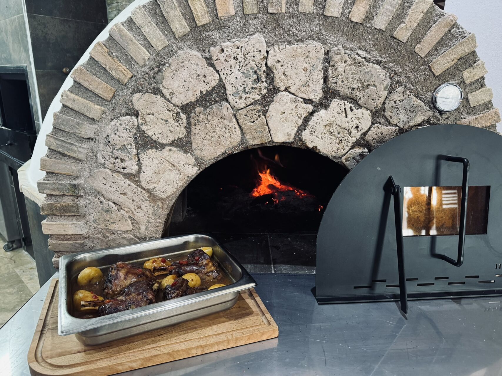 Sabor, tradición y brasa: descubre El Maño II