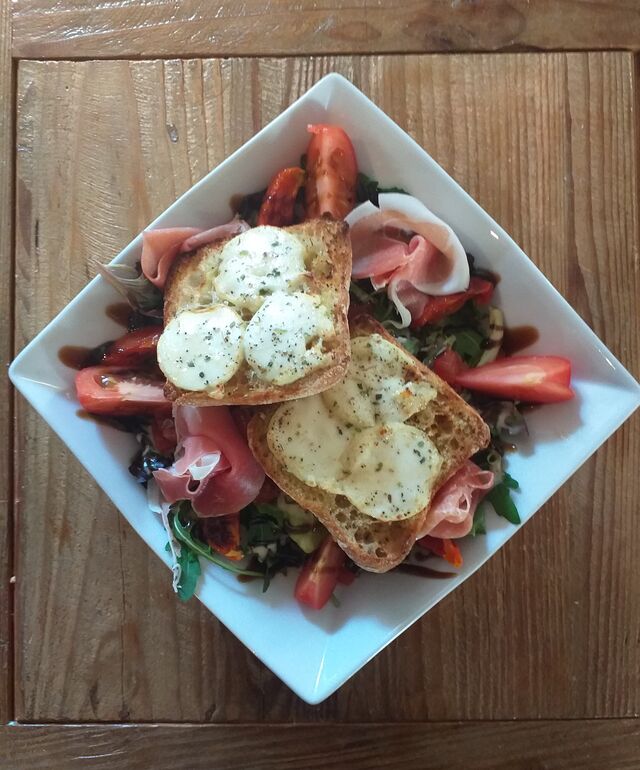 Salade toast chèvre chaud