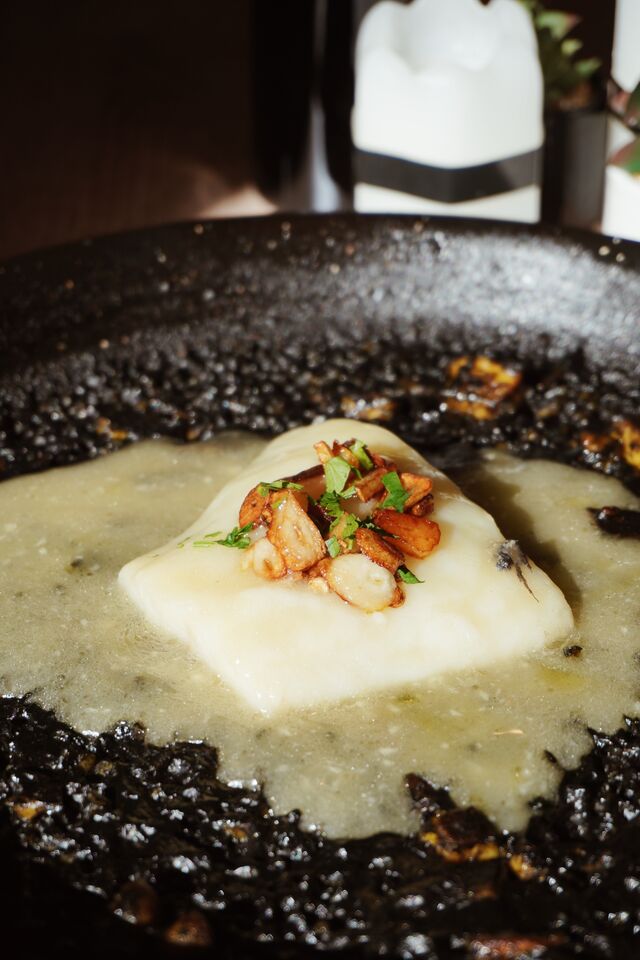 Arroz Negro con Chipirones al Pil-Pil