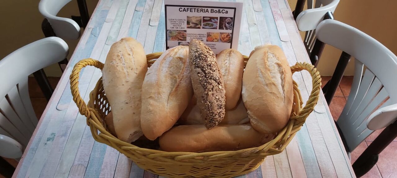 Disfruta de nuestro variado surtido de panes, casero, artesano, matalauva, de semillas 