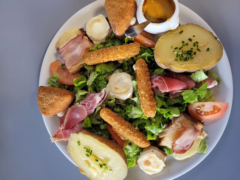 La grande salade fromagère