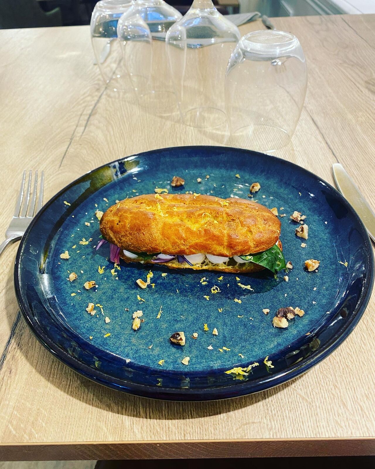 Éclair salée avec sa crème chèvre et ses légumes croquant